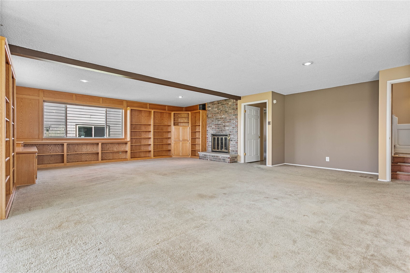 909 Queen Street Property Photo 24