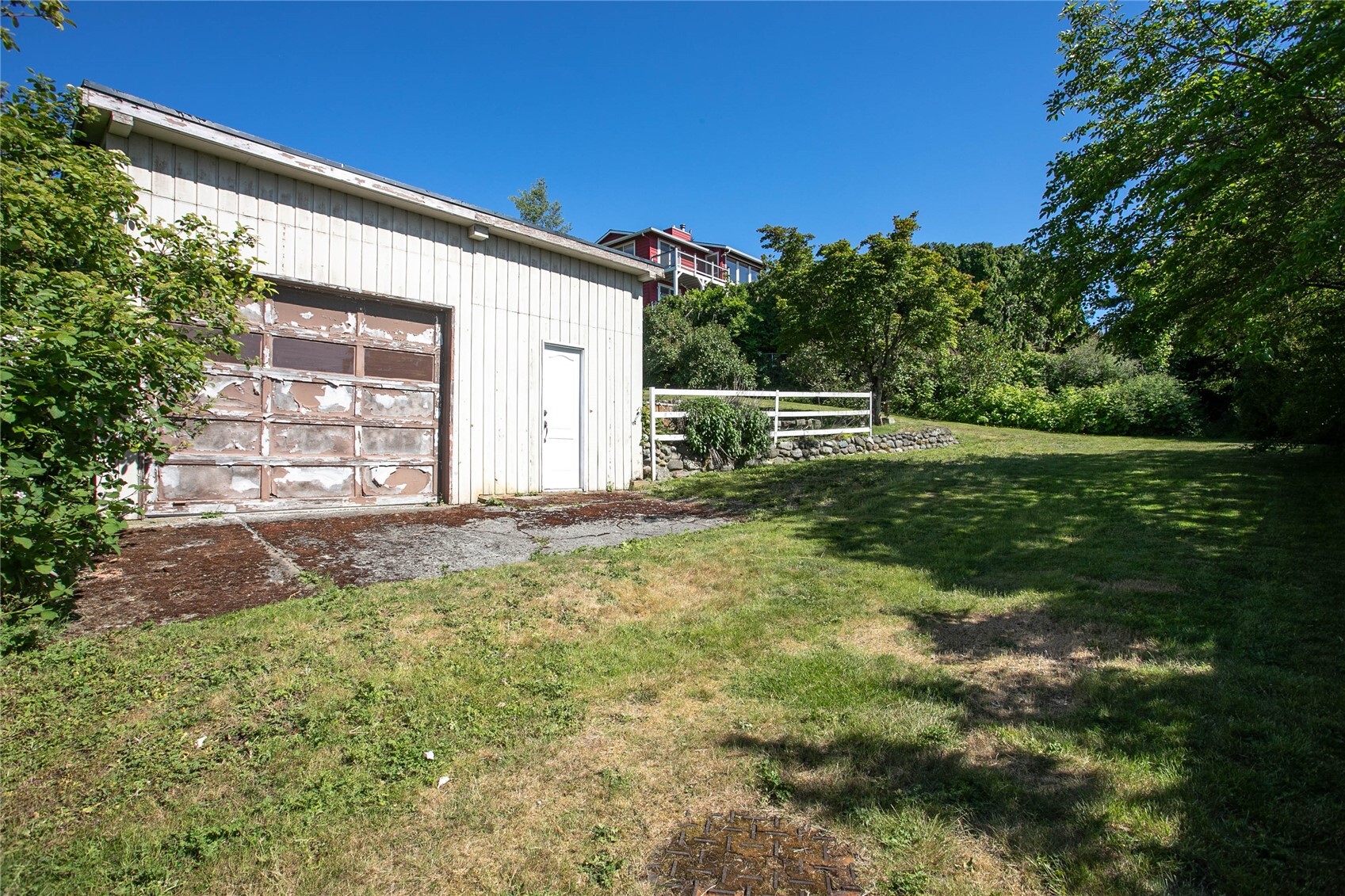 909 Queen Street Property Photo 37