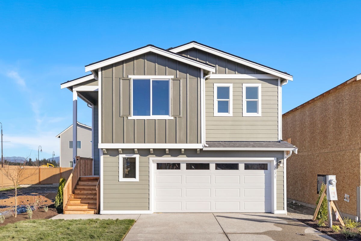 2039 169th Street Property Photo 1