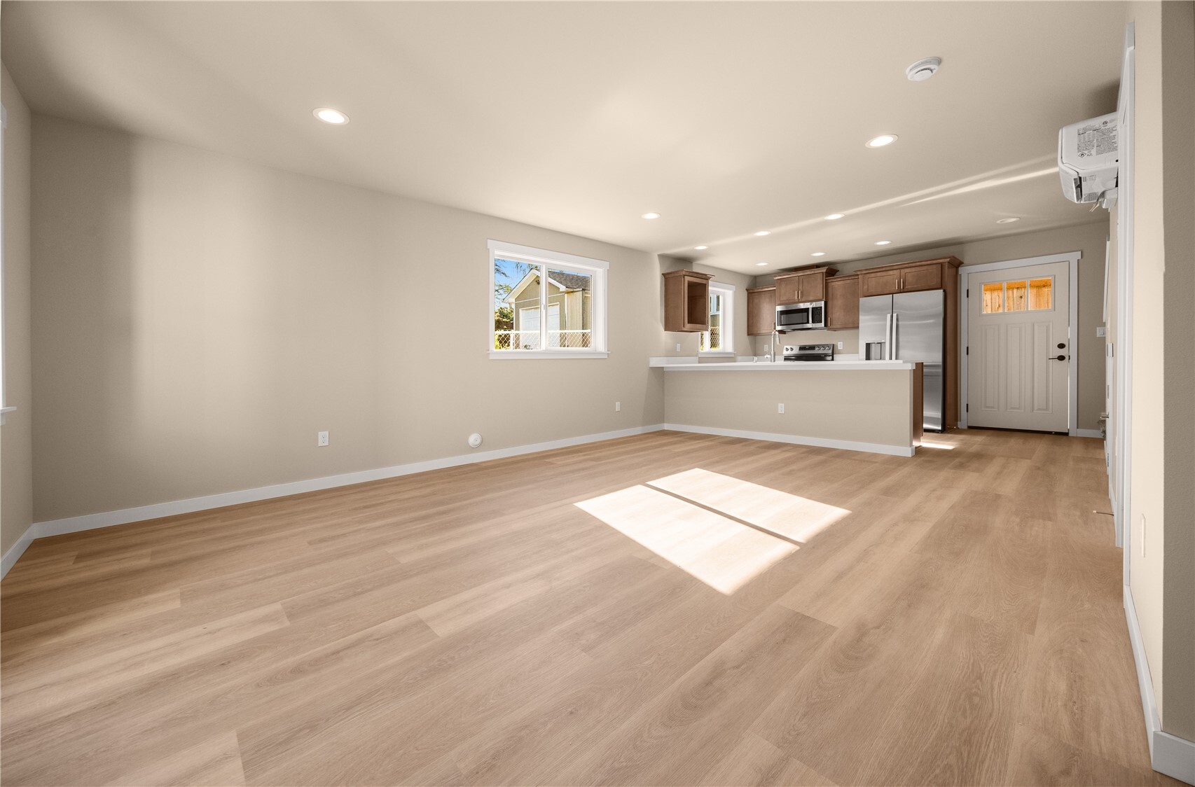 6611 Commercial Avenue 2 Property Photo 8