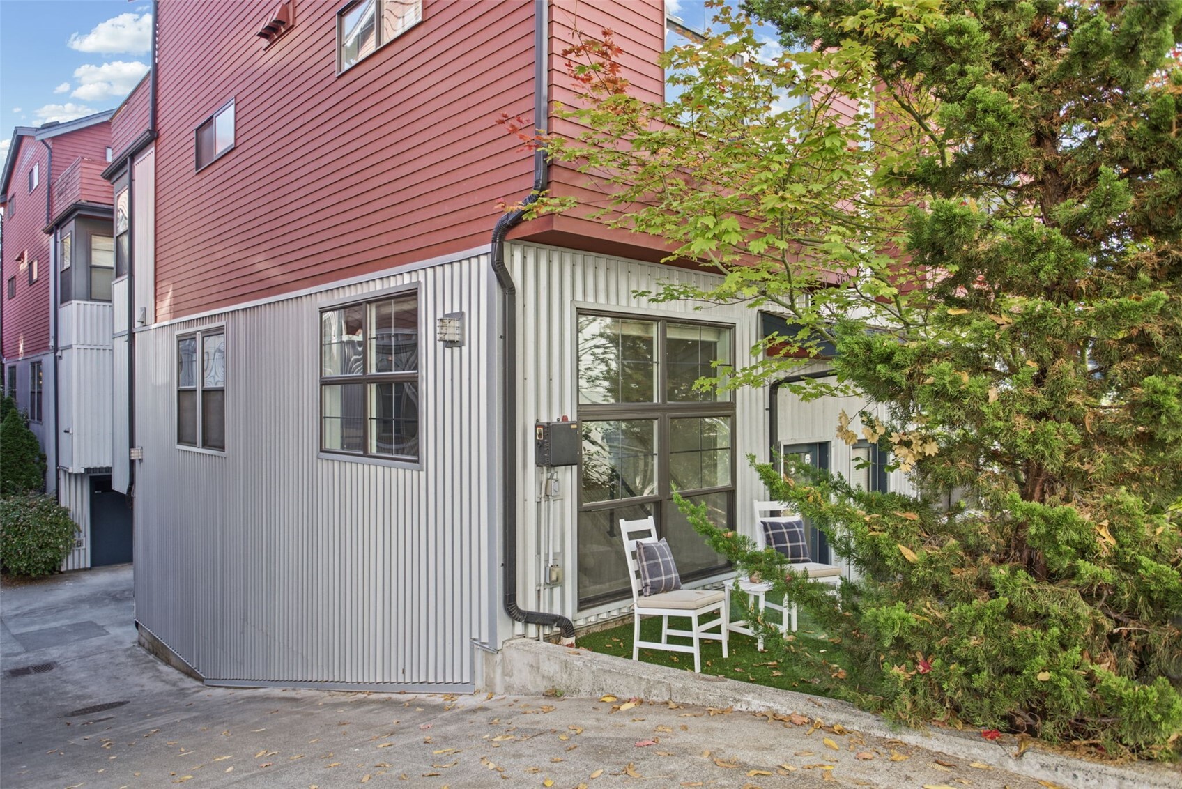 3607 N Interlake Ave B Property Photo 1