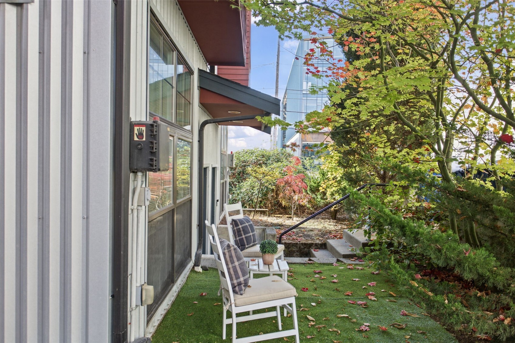 3607 N Interlake Ave B Property Photo 1