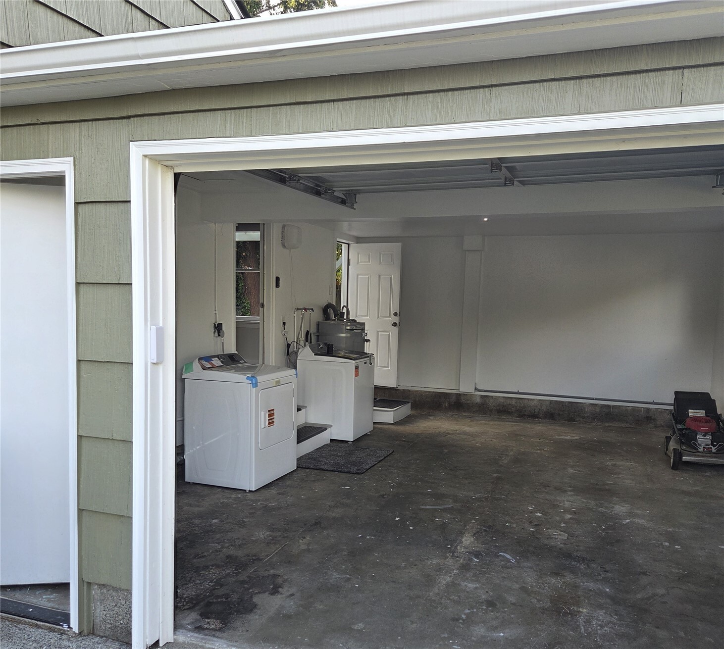2110 Jackson Avenue Property Photo 23