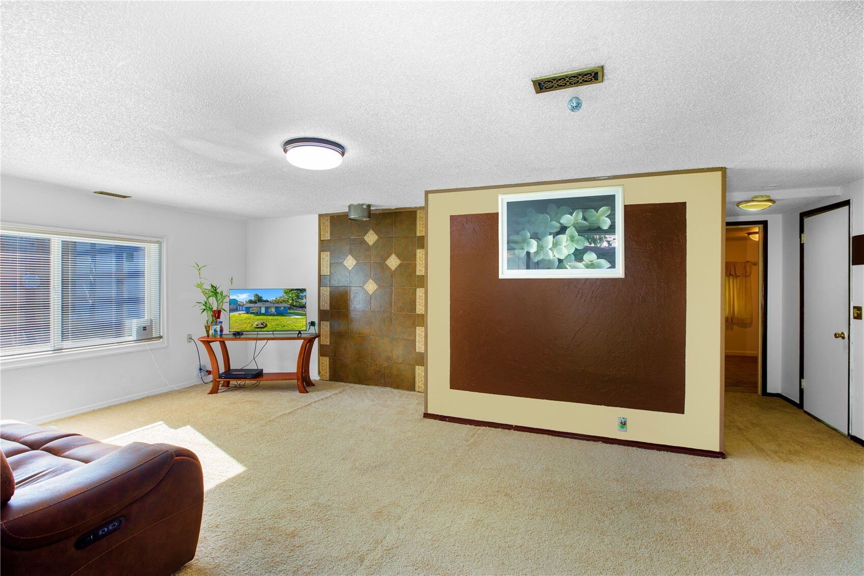 10433 1st Avenue Property Photo 2