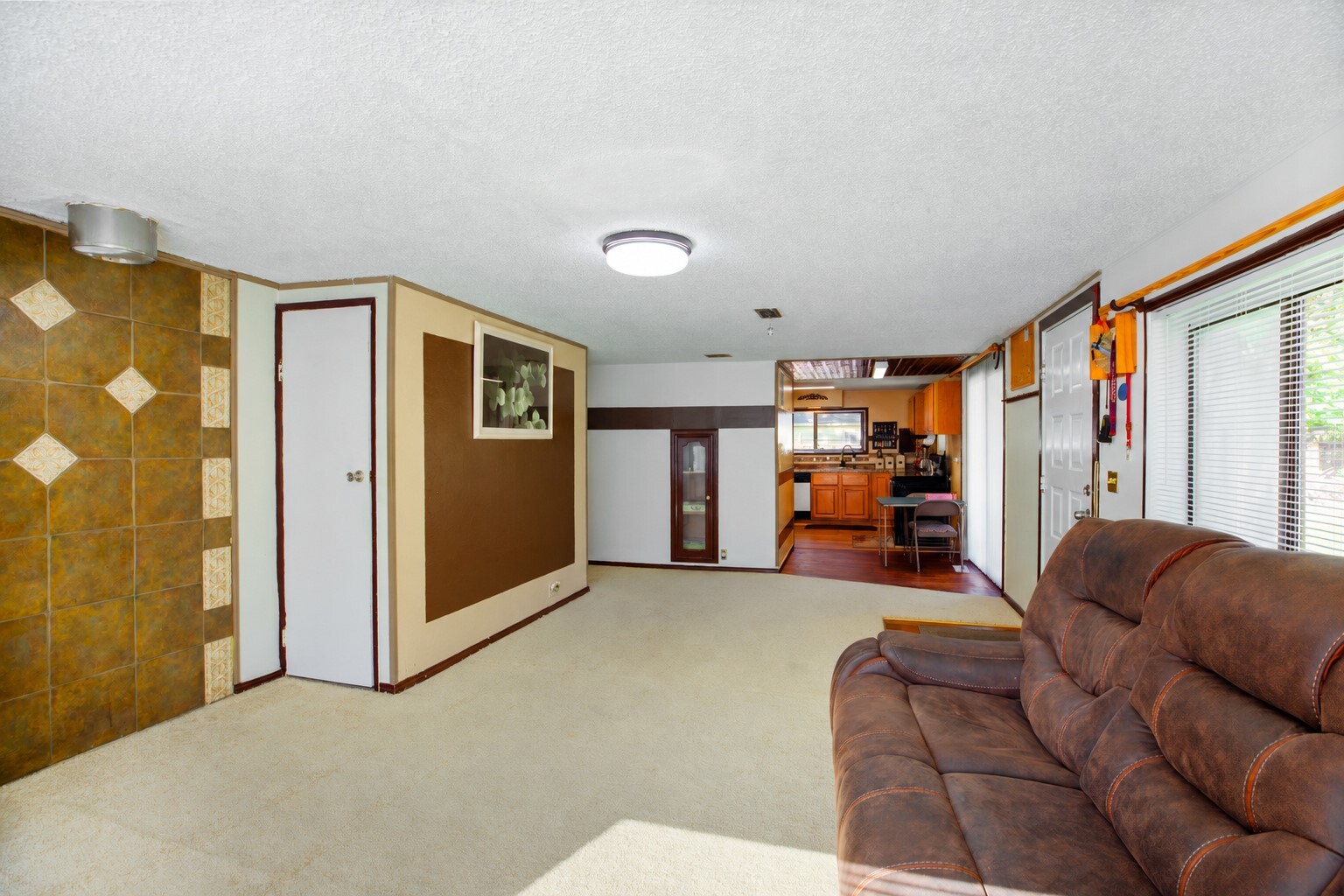 10433 1st Avenue Property Photo 3
