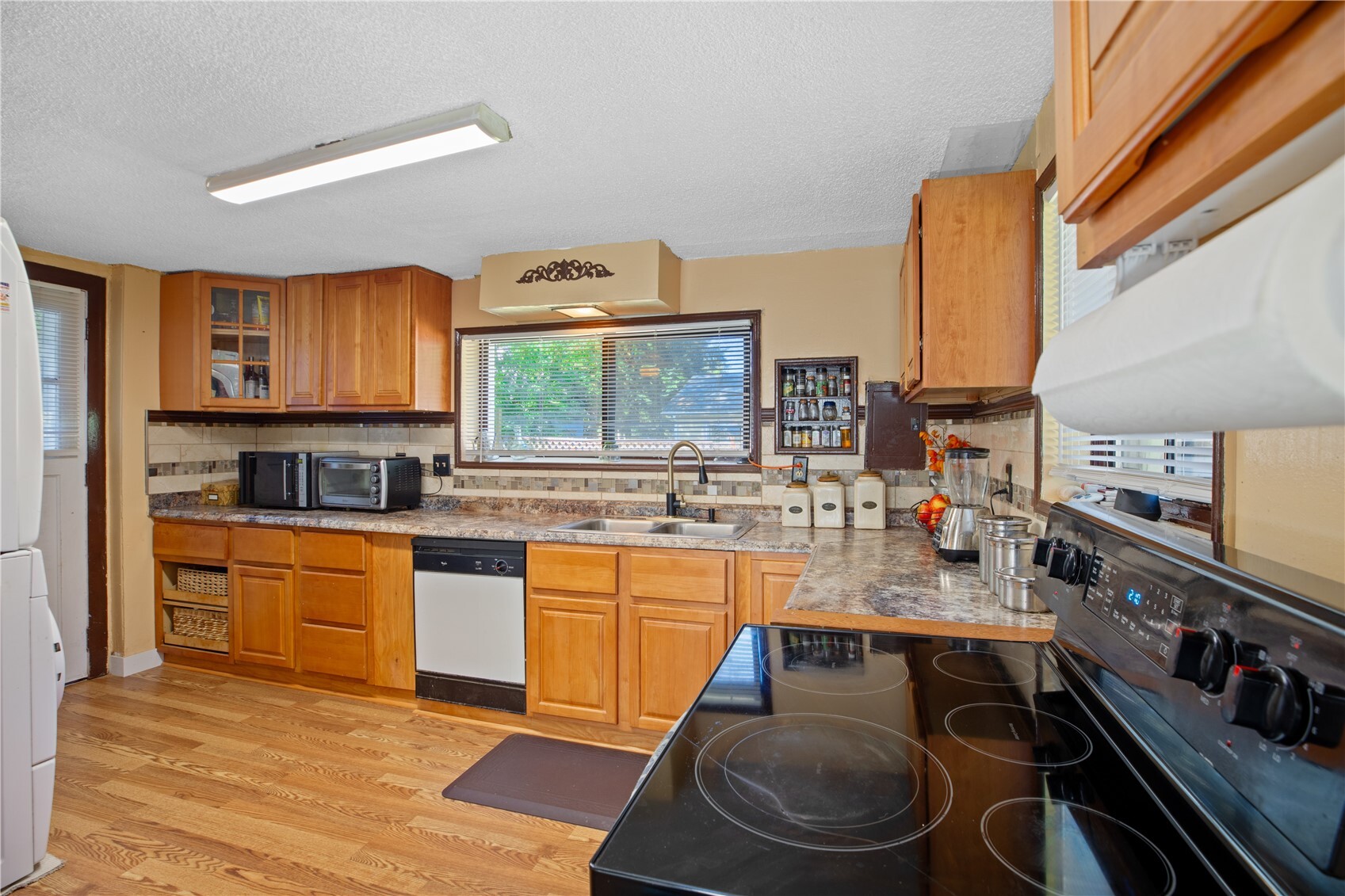 10433 1st Avenue Property Photo 5