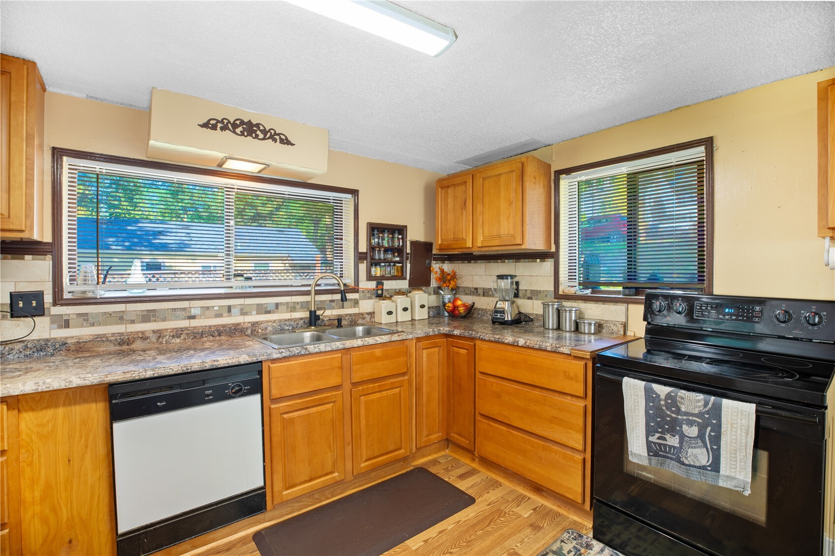 10433 1st Avenue Property Photo 6