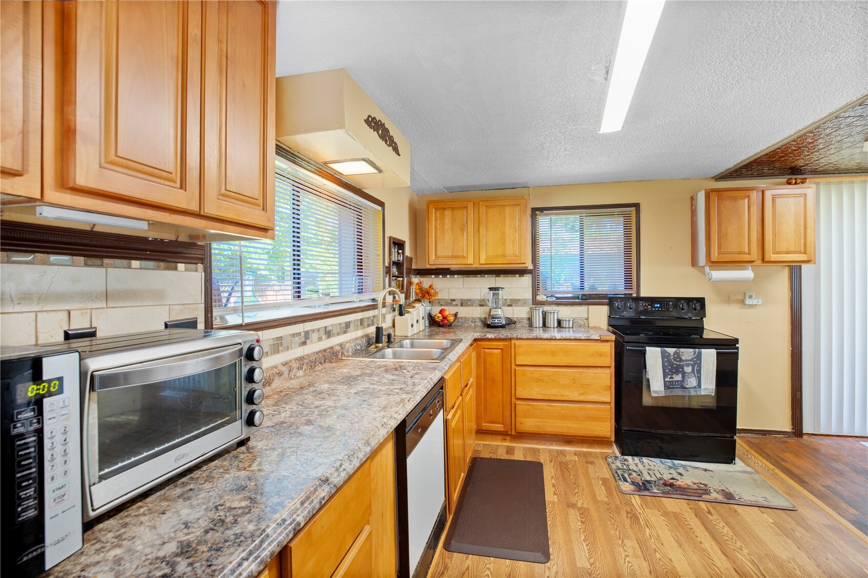 10433 1st Avenue Property Photo 7
