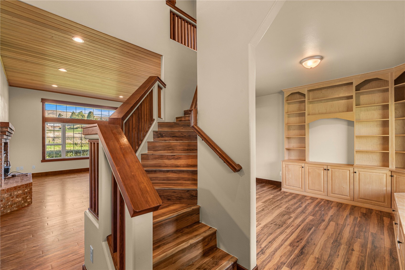 916 Easy Street Property Photo 6