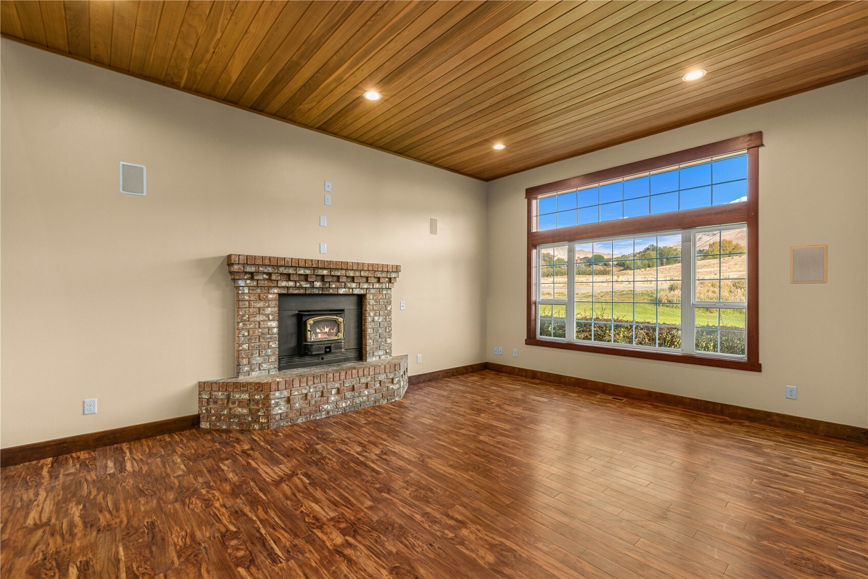 916 Easy Street Property Photo 7