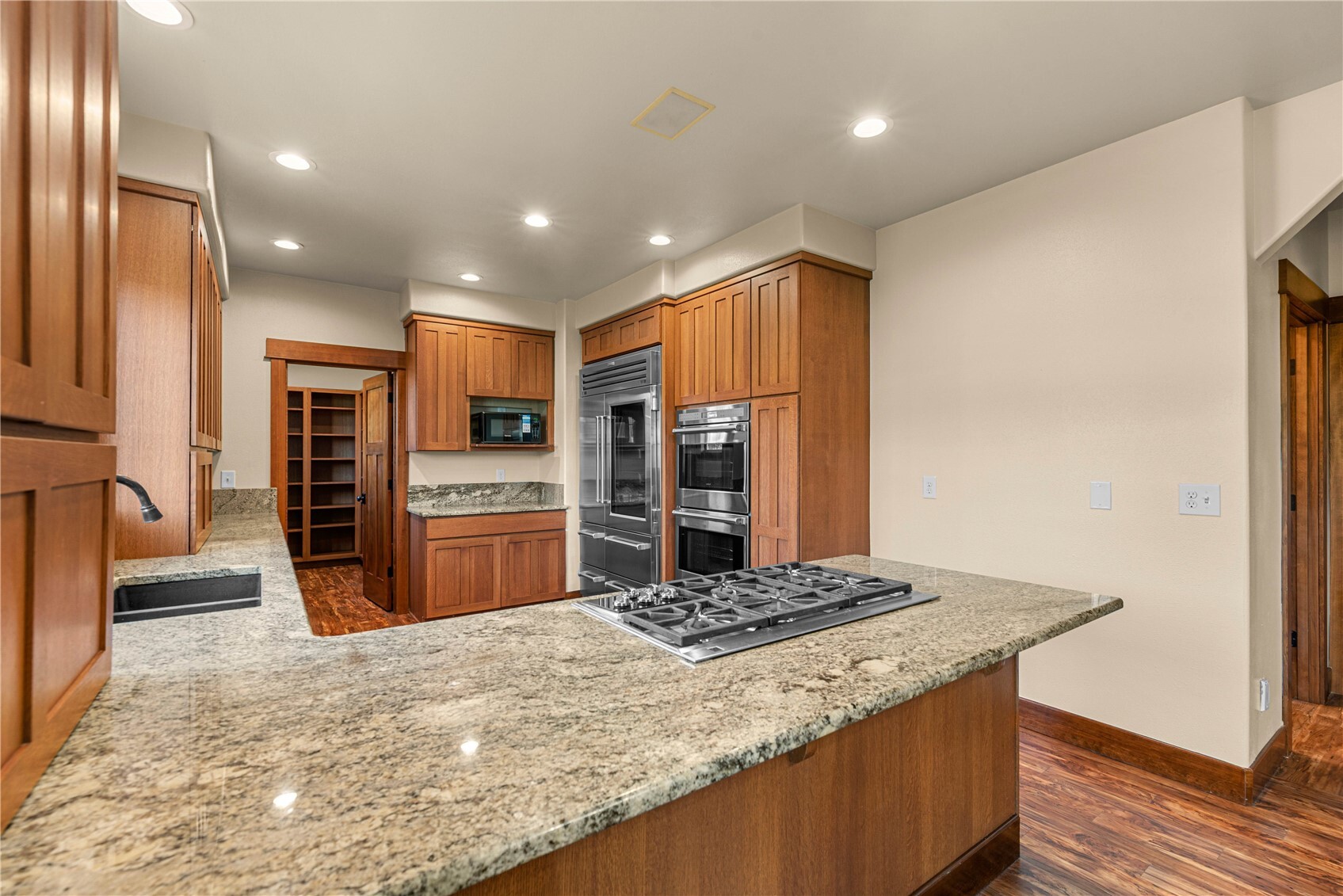 916 Easy Street Property Photo 15