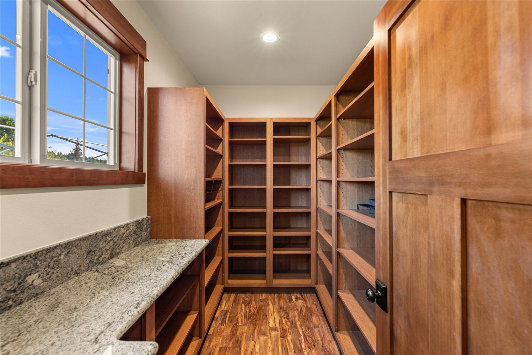 916 Easy Street Property Photo 18