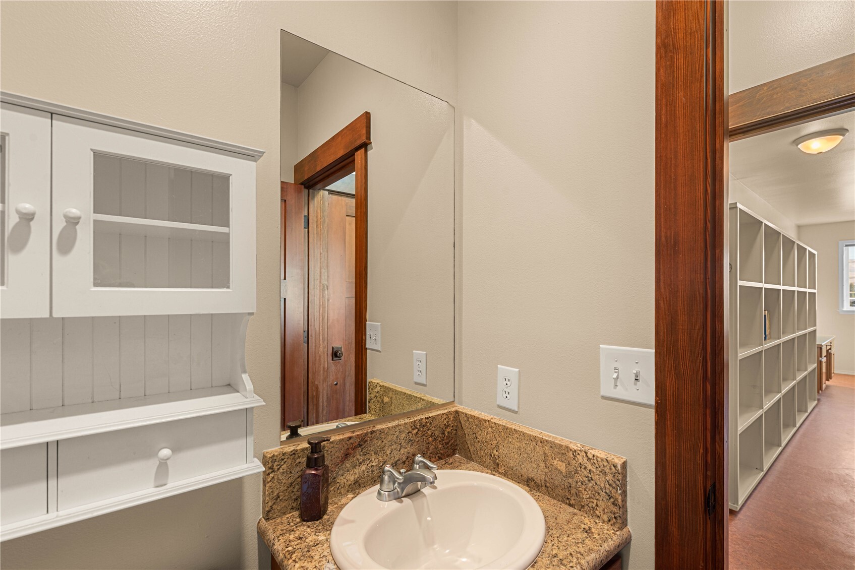 916 Easy Street Property Photo 19