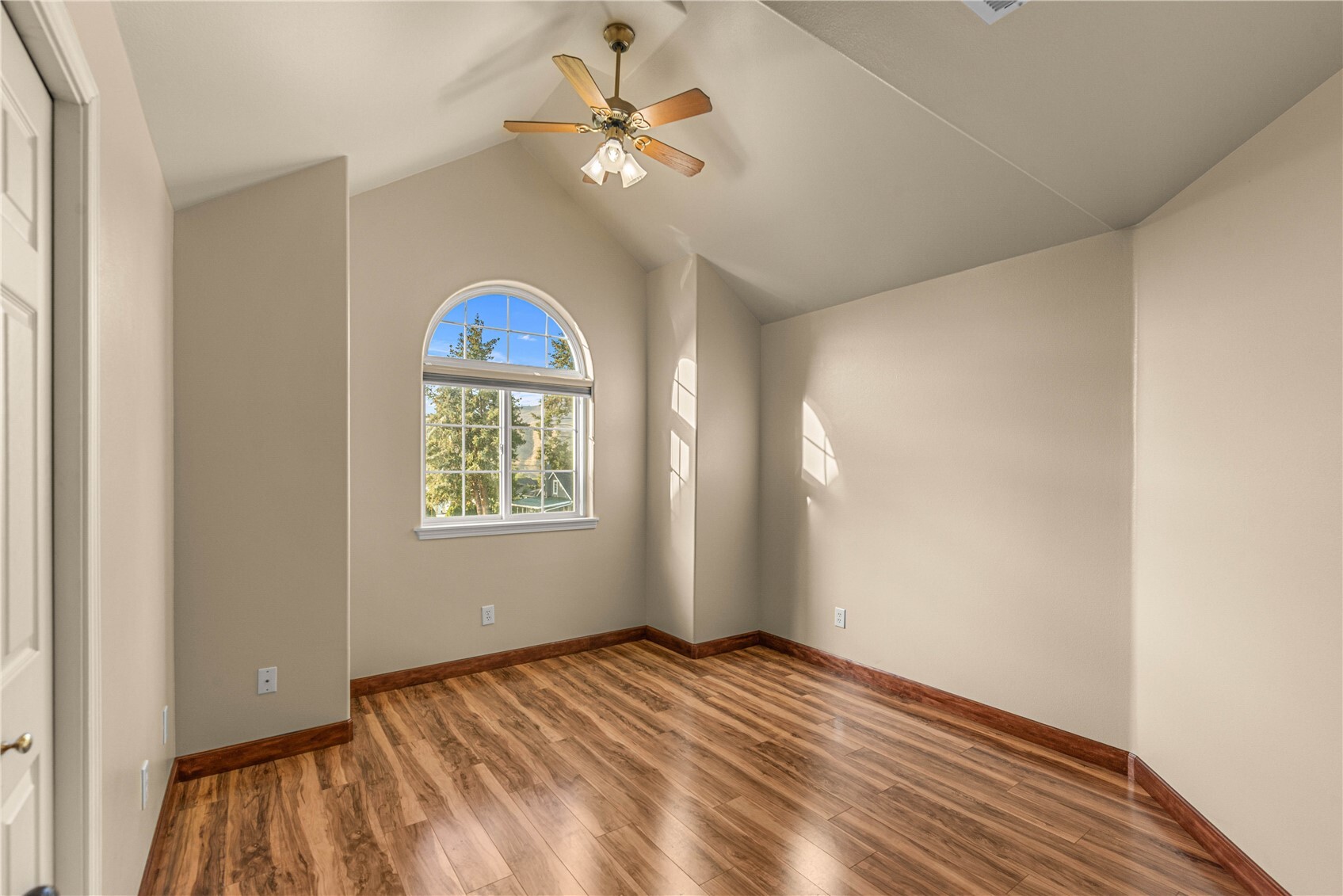 916 Easy Street Property Photo 32