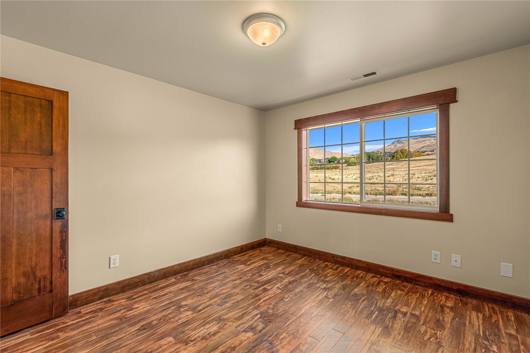 916 Easy Street Property Photo 34