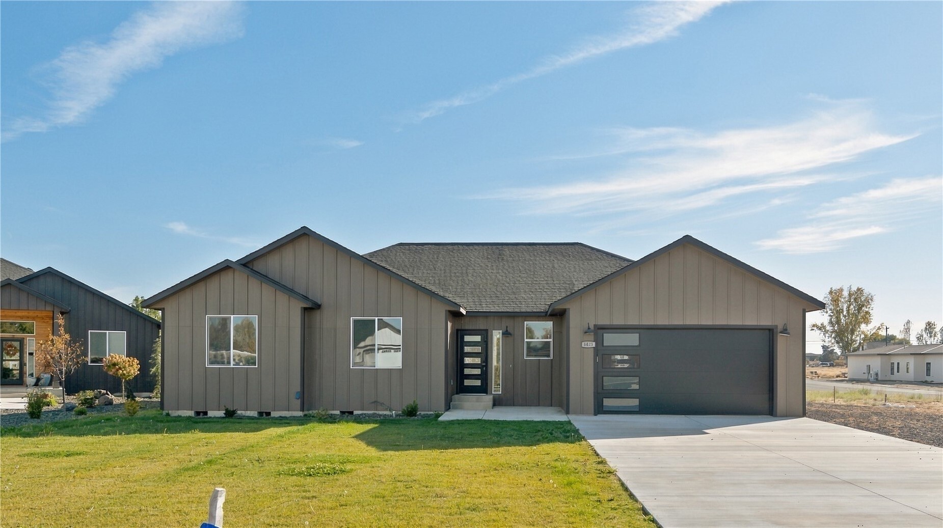 6425 NE 2.15 Road Property Photo 1