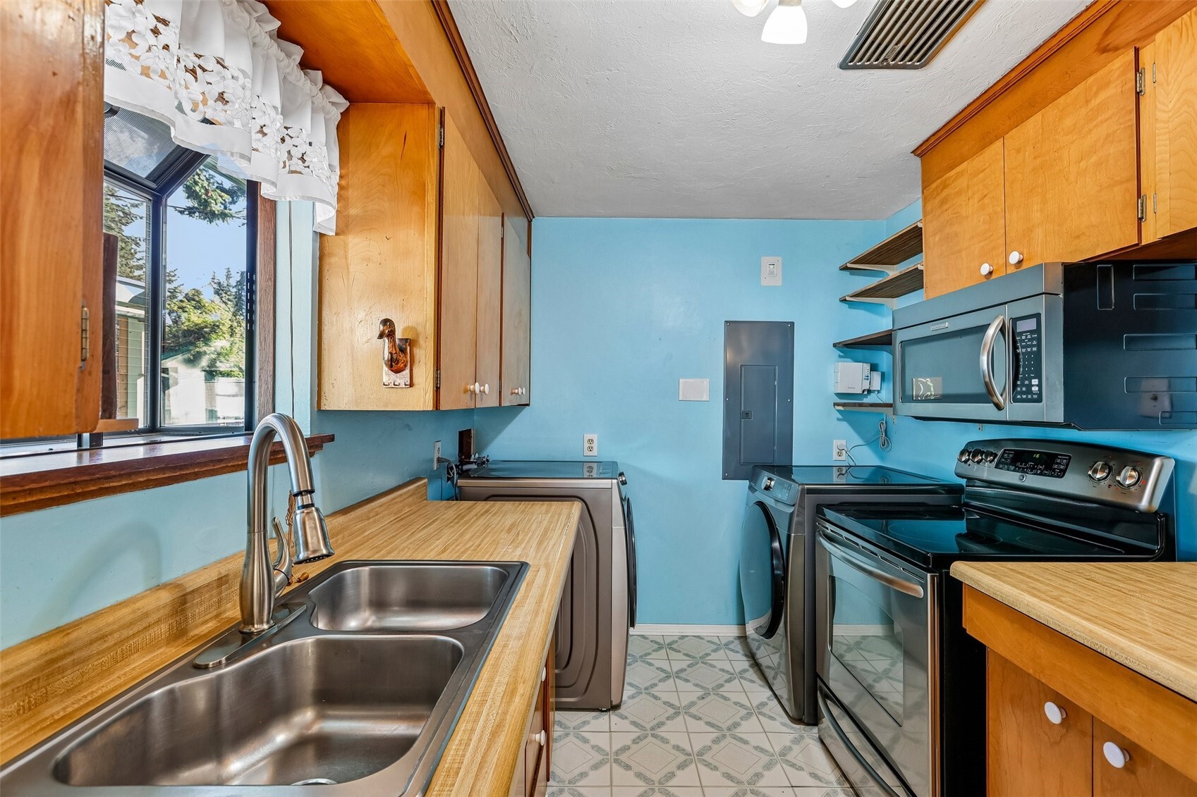 5117 243rd Street Property Photo 9