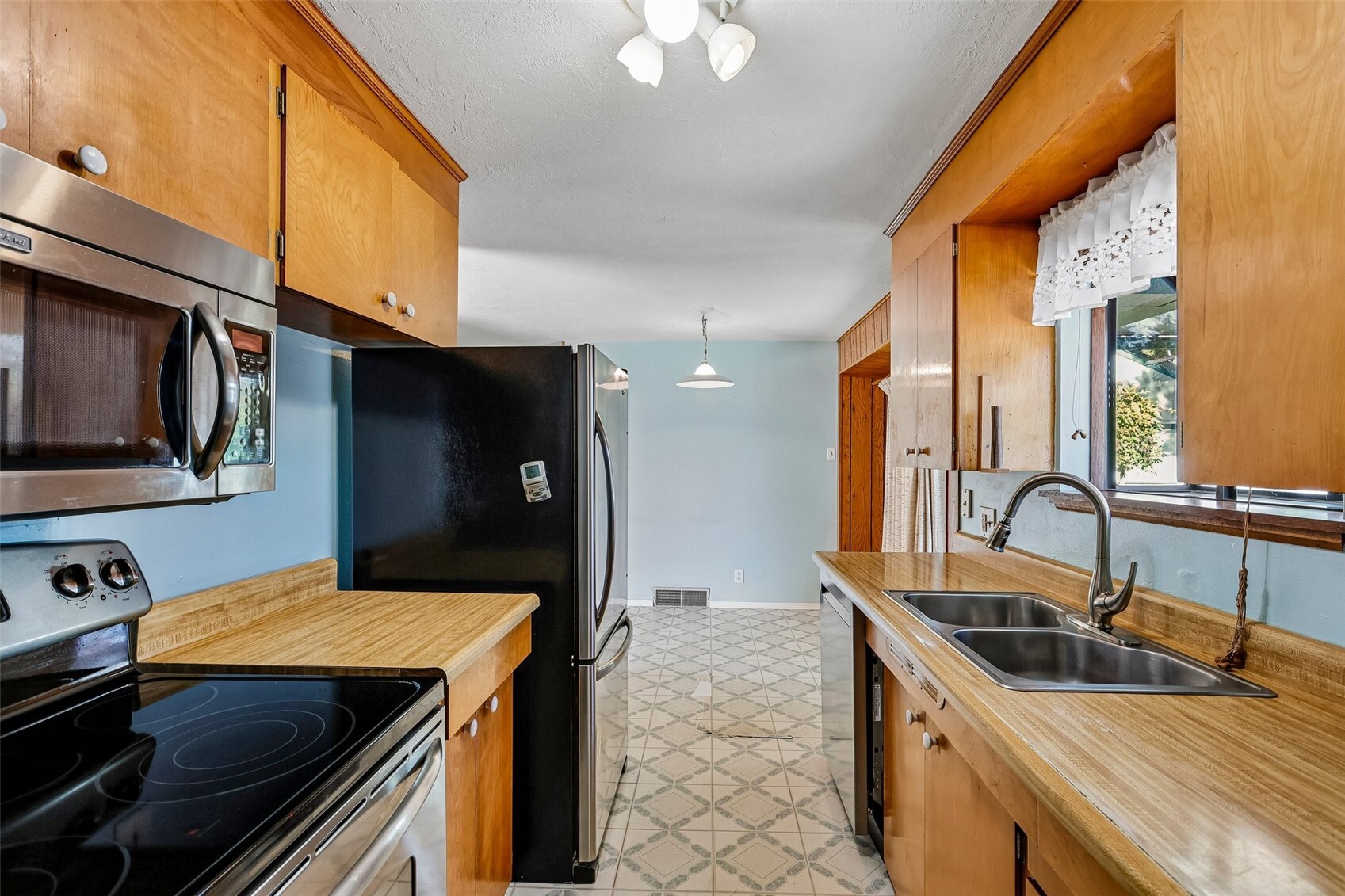 5117 243rd Street Property Photo 10