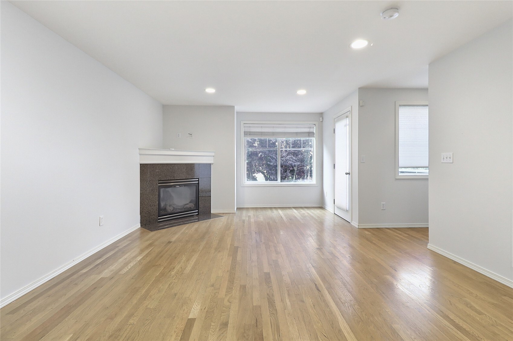 8504 Nesbit Avenue Property Photo 3