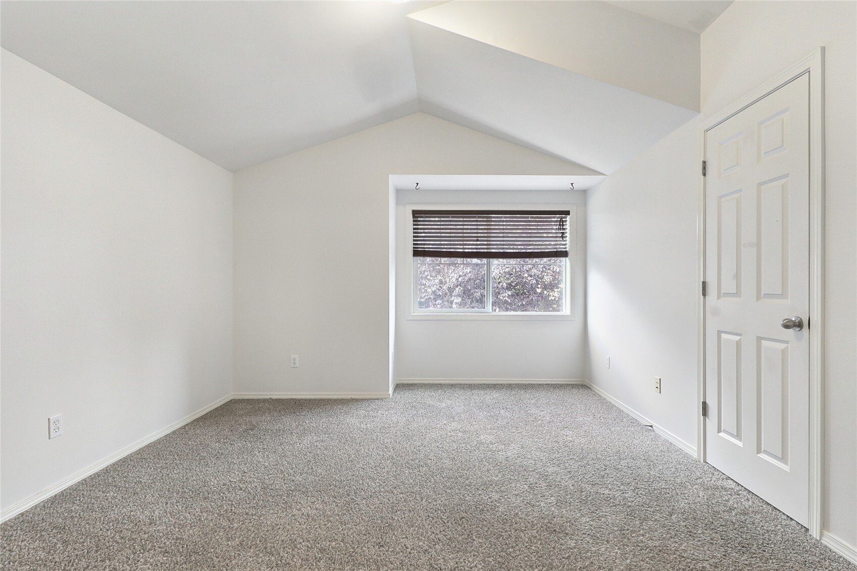 8504 Nesbit Avenue Property Photo 4