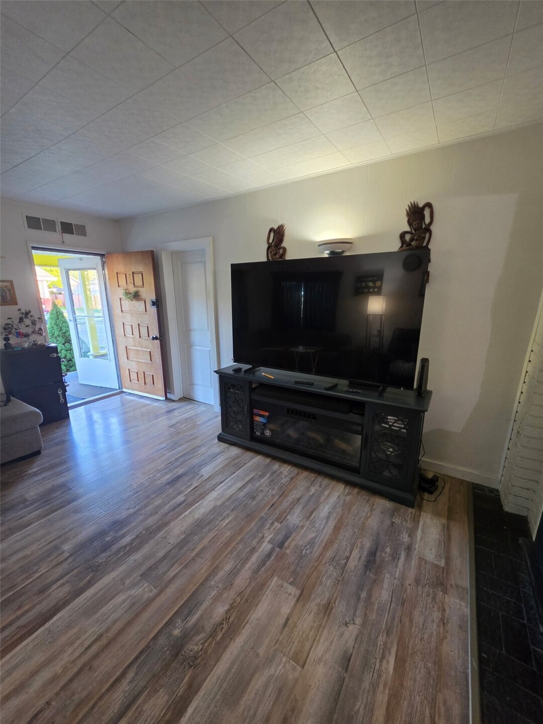 229 Pike Street Property Photo 9