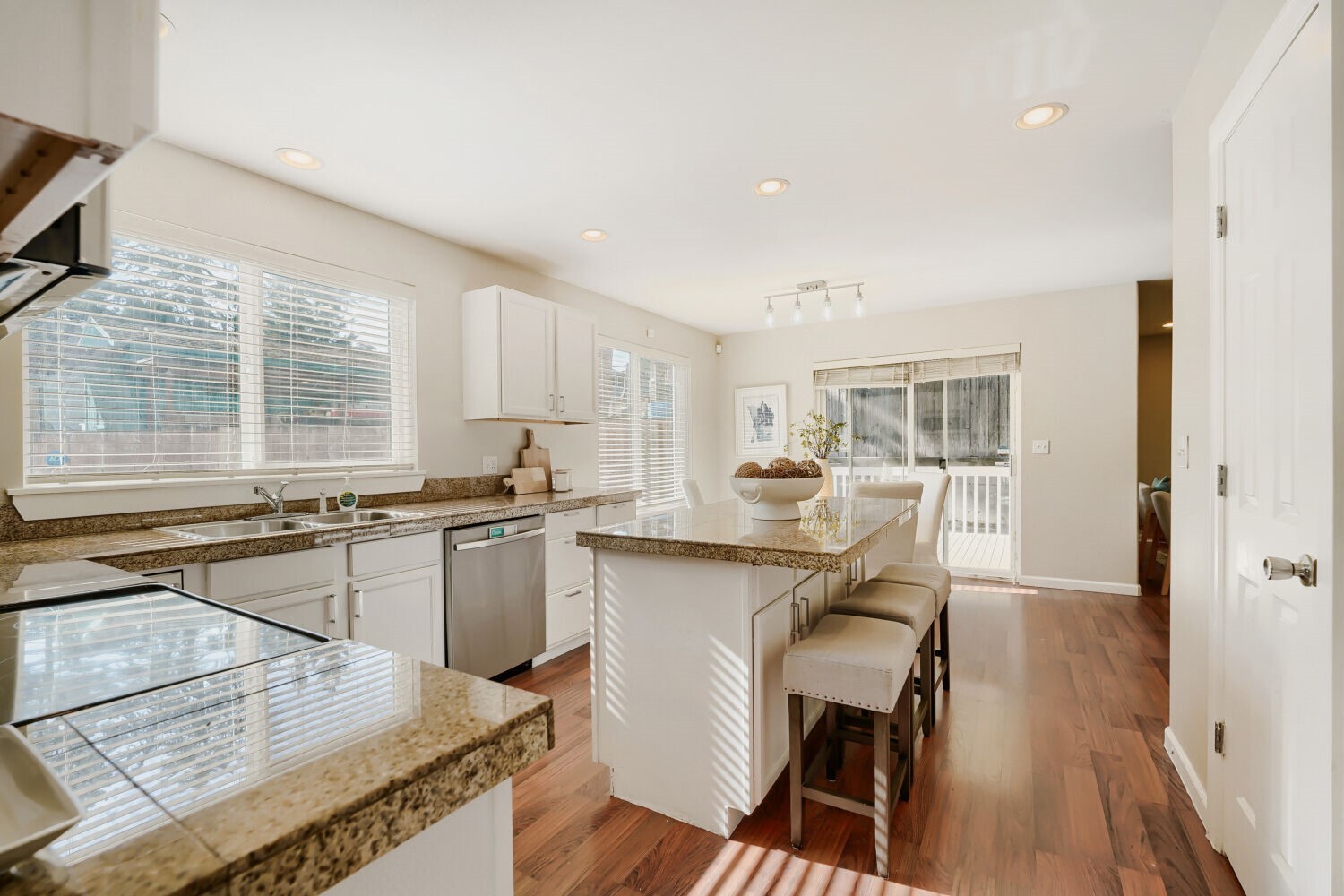1033 S 128th Street Property Photo 11