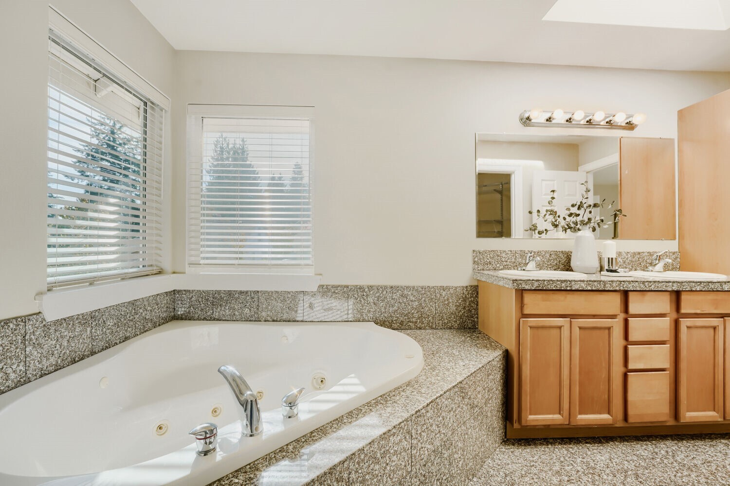 1033 S 128th Street Property Photo 15