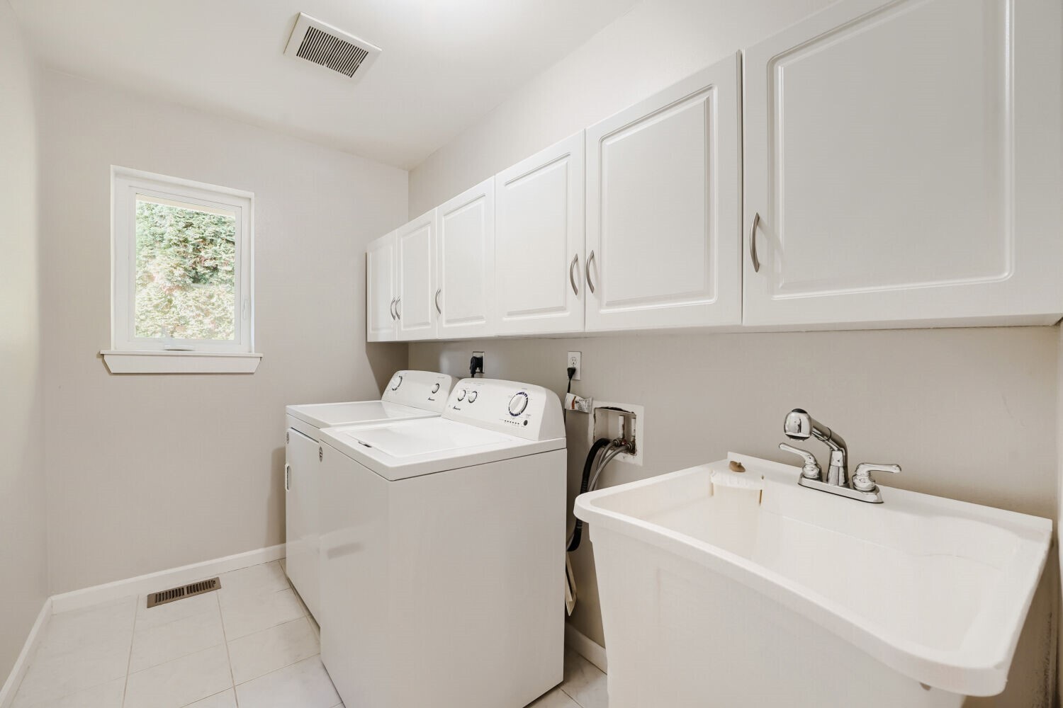 1033 S 128th Street Property Photo 17