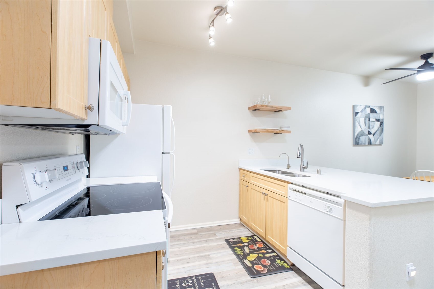 10511 Midvale Avenue 101 Property Photo 6