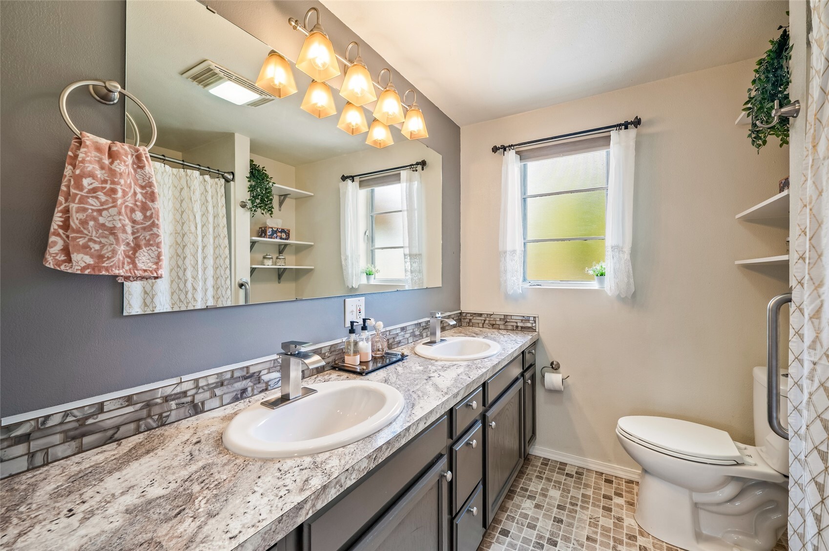 344 N Joseph Avenue Property Photo 19