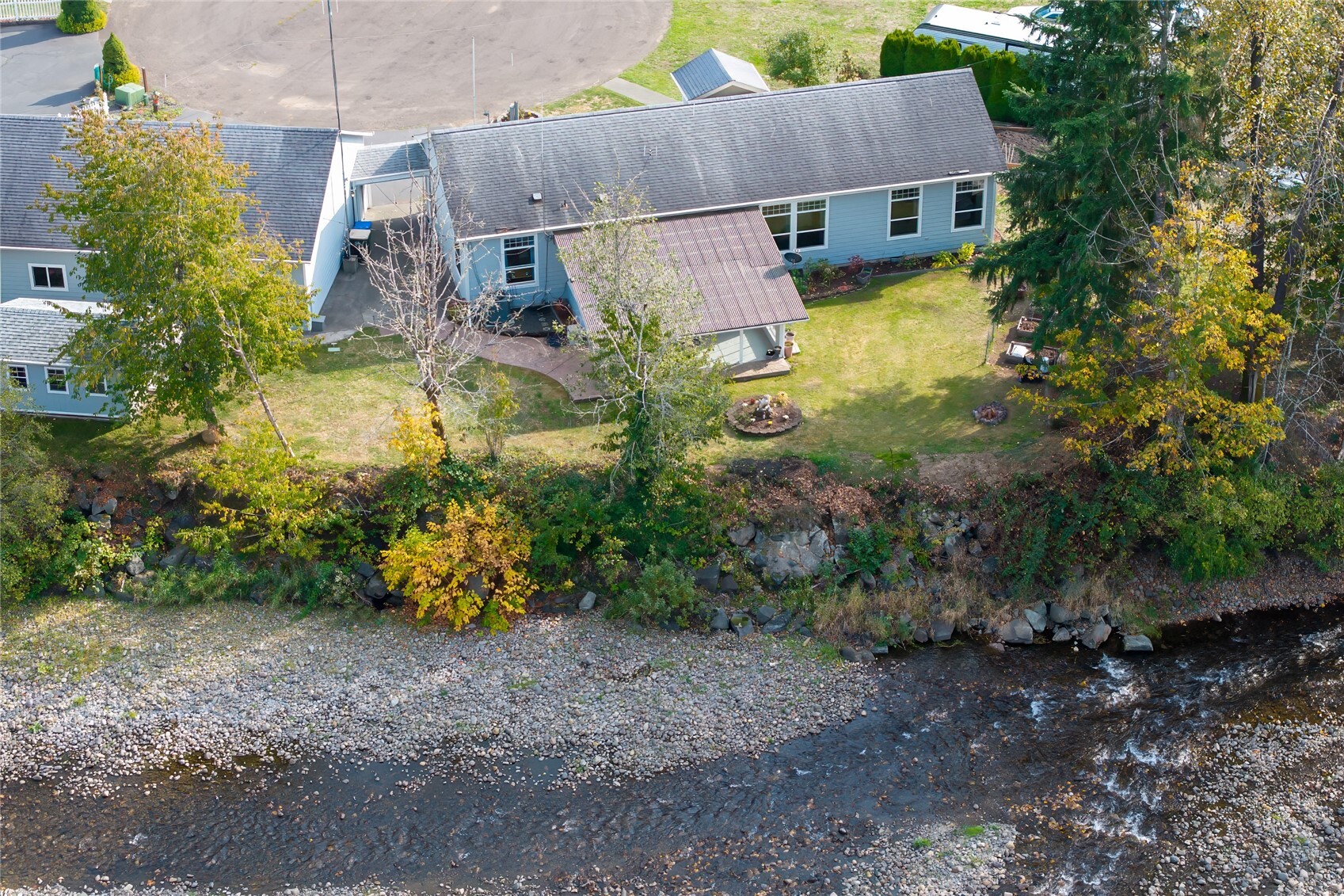 135 River Way Property Photo 3