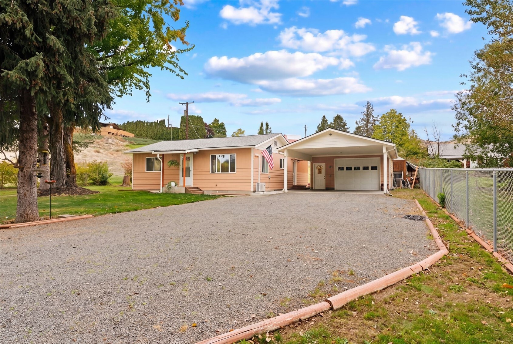 381 Selah Naches Road Property Photo 1