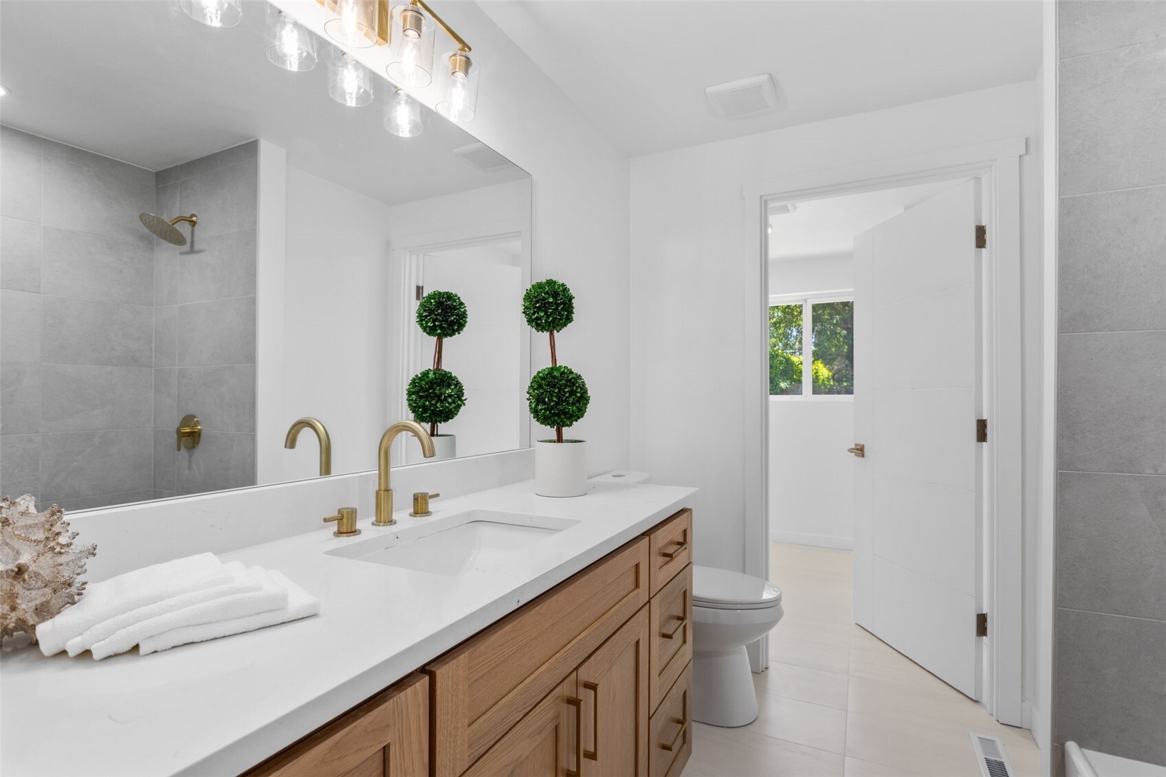 8712 Wildwood Avenue Property Photo 17