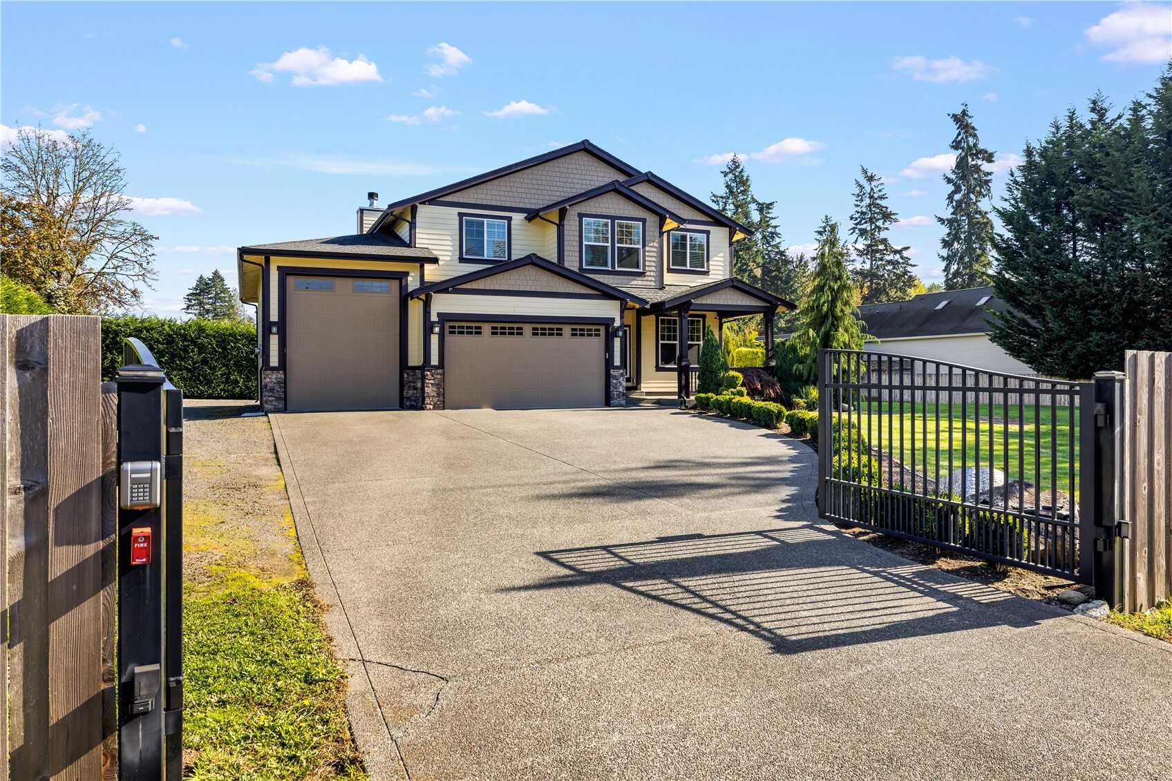 15221 50th Avenue Property Photo 3