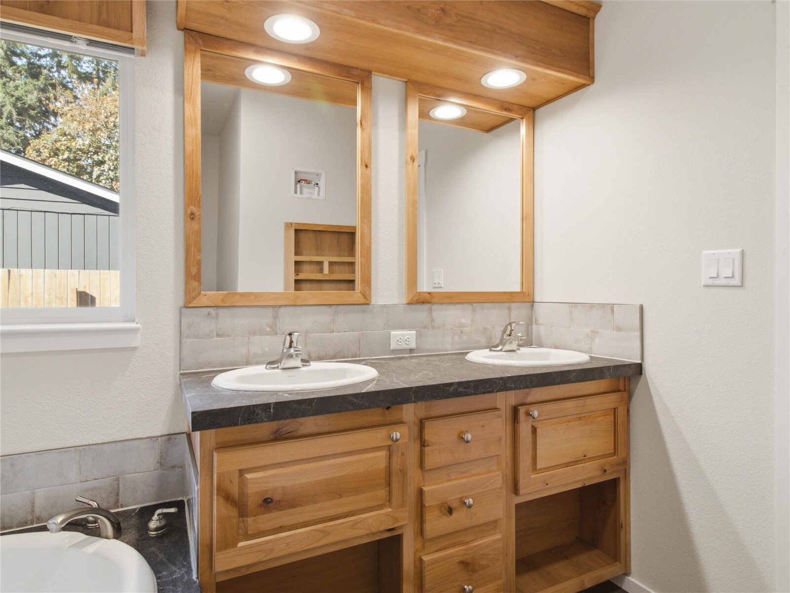 20 E Parkway Boulevard Property Photo 8