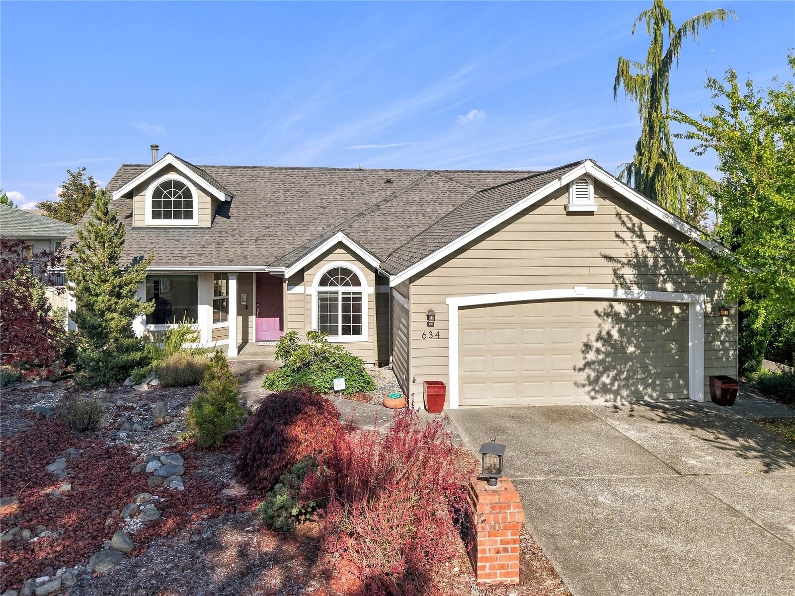 634 W Summer Breeze Lane Property Photo 1