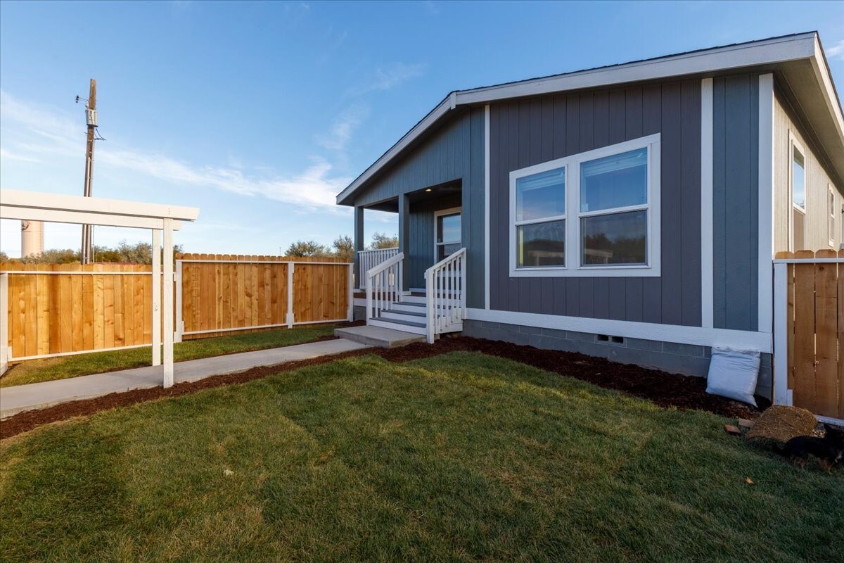 413 E Chelan Street Property Photo 1