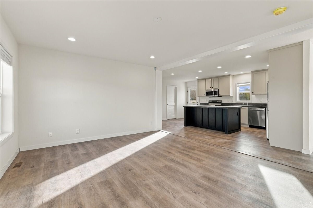 413 E Chelan Street Property Photo 2