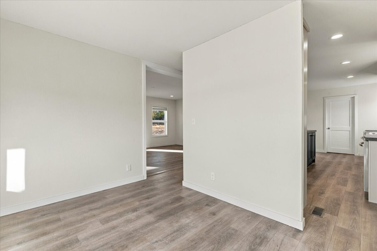 413 E Chelan Street Property Photo 4