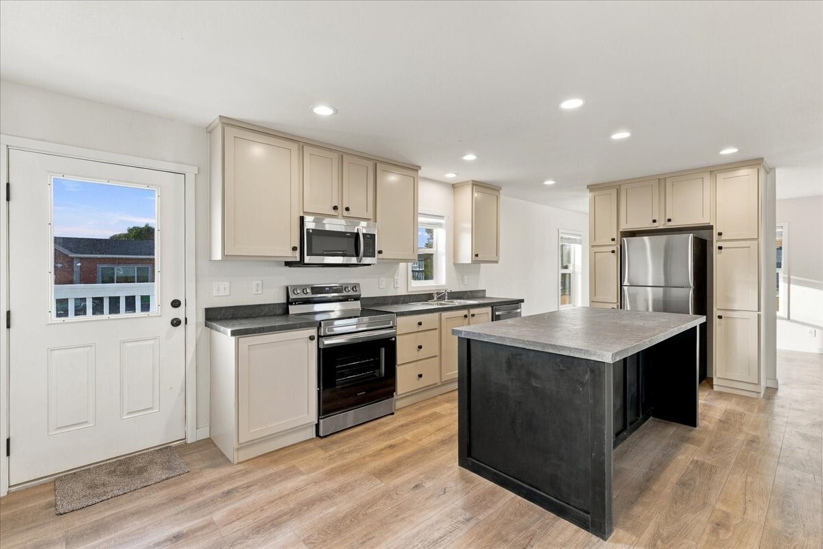 413 E Chelan Street Property Photo 6