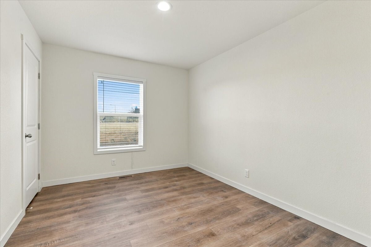 413 E Chelan Street Property Photo 12