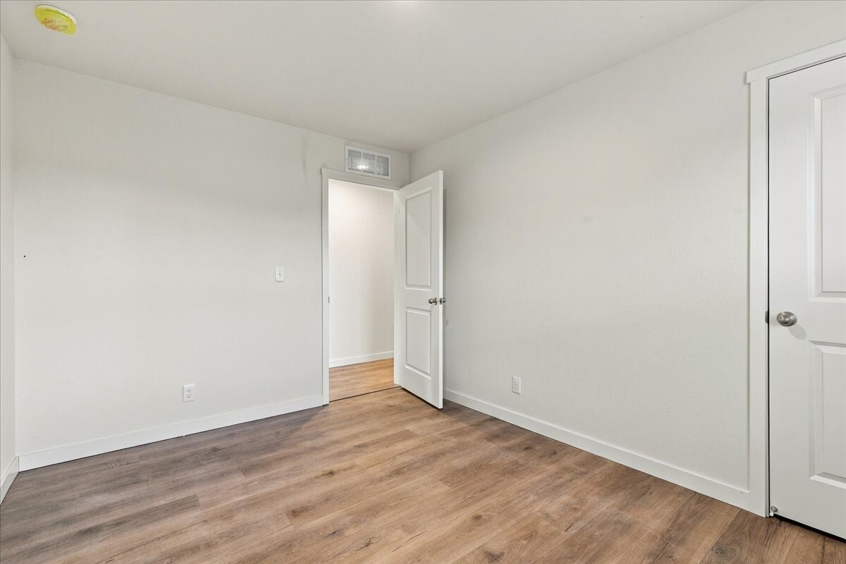 413 E Chelan Street Property Photo 13