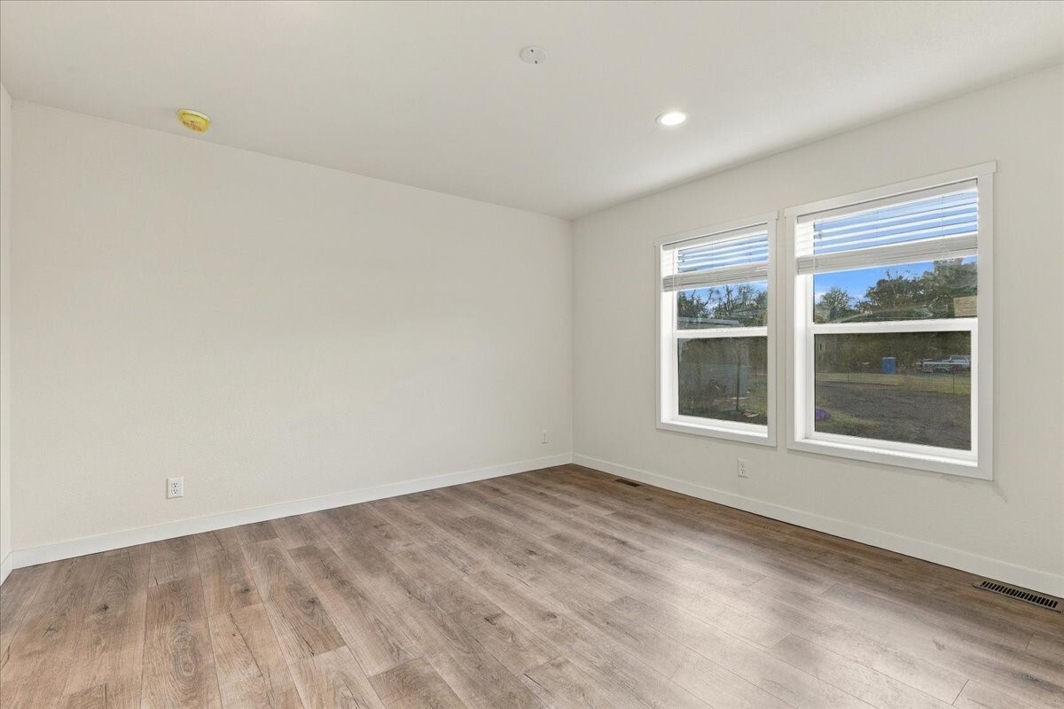 413 E Chelan Street Property Photo 14