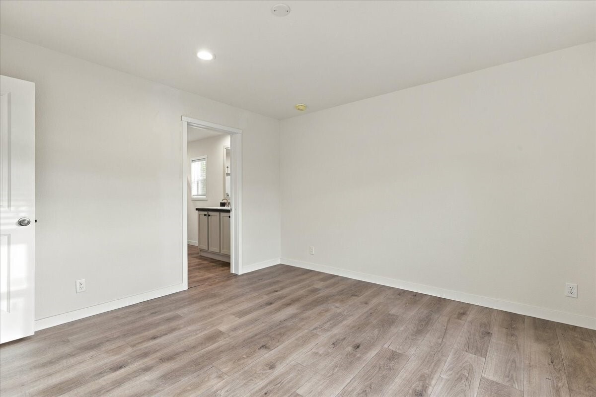 413 E Chelan Street Property Photo 17