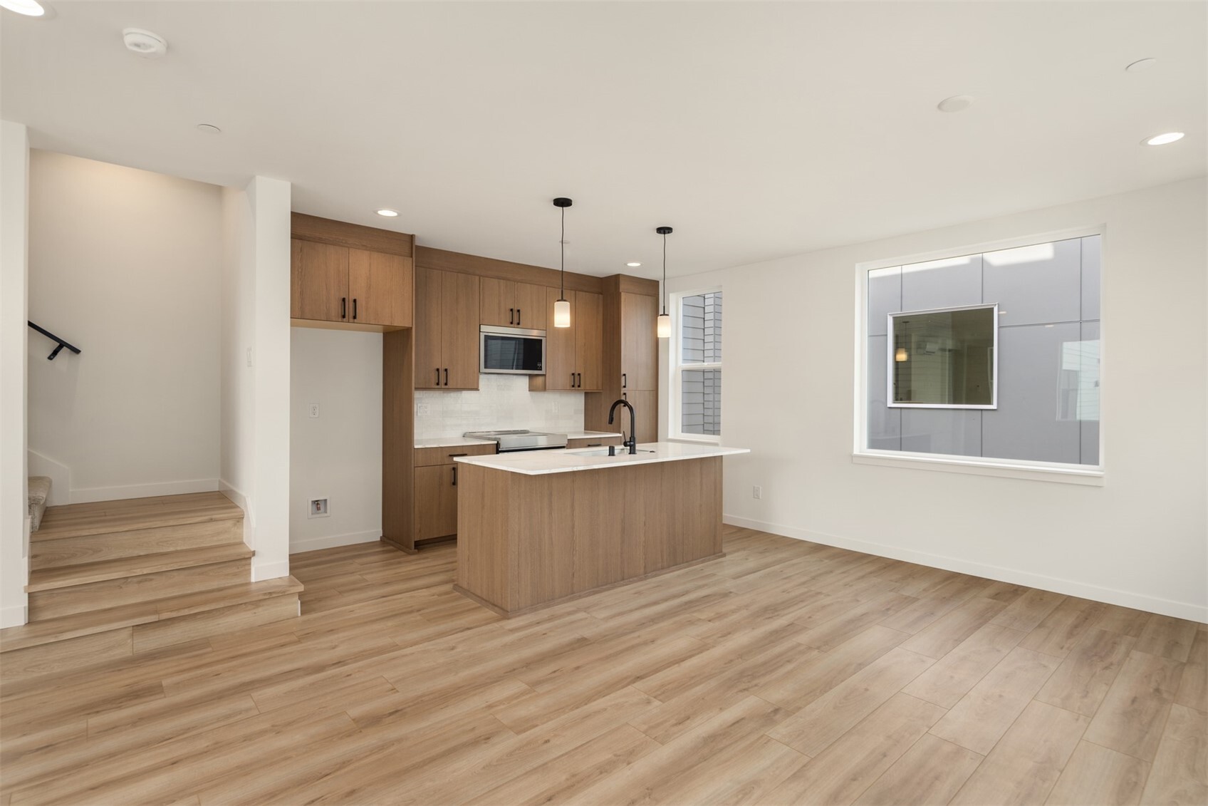 723 15th Avenue A Property Photo 6