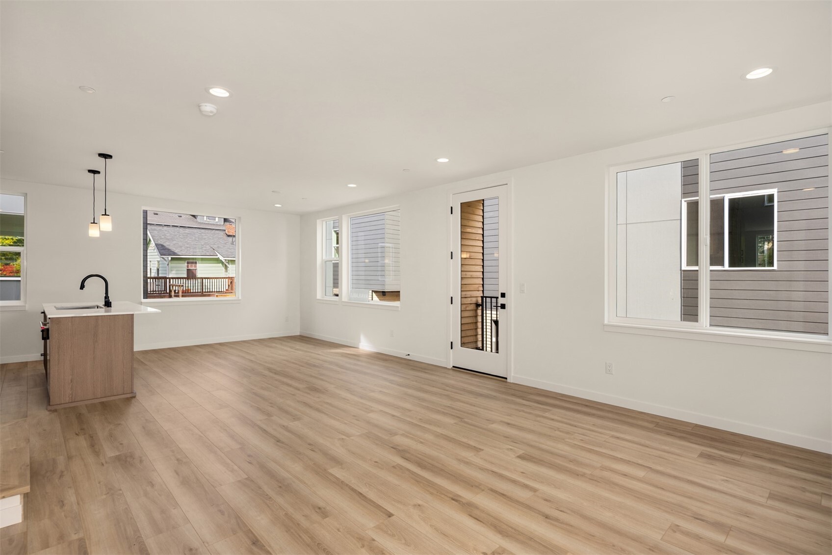 723 15th Avenue A Property Photo 10
