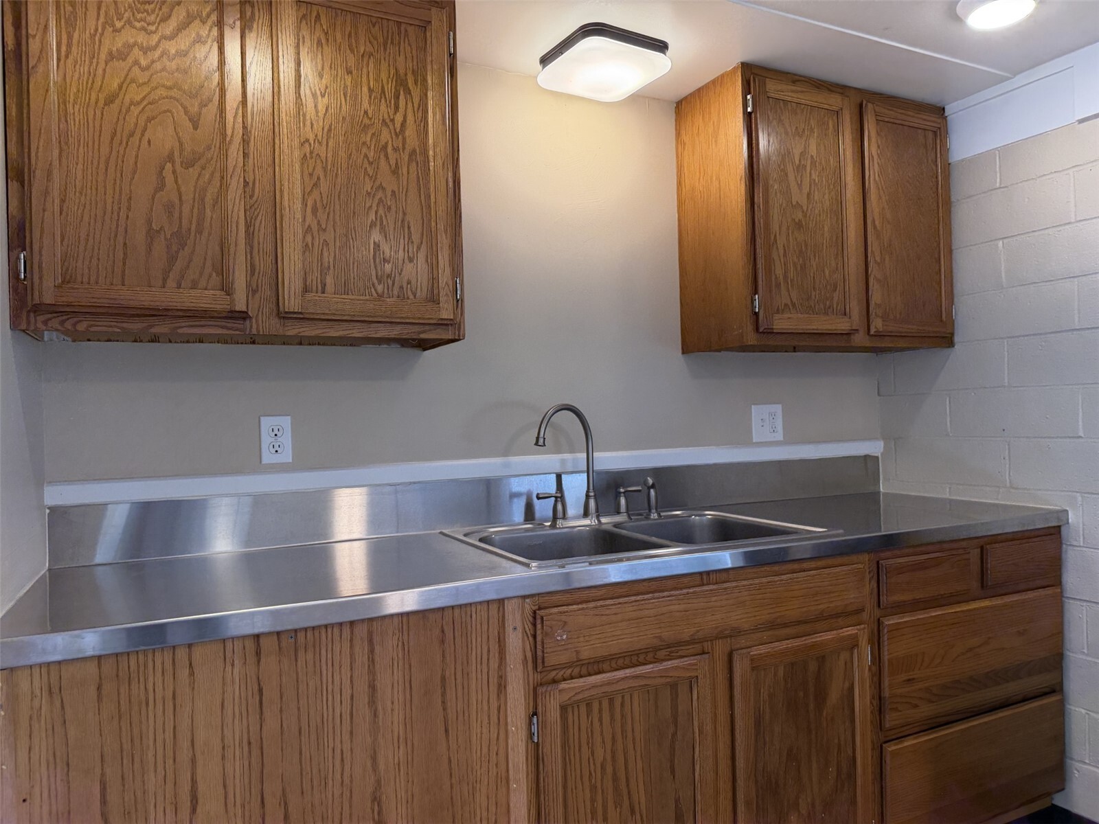 2524 Leach Court Property Photo 5