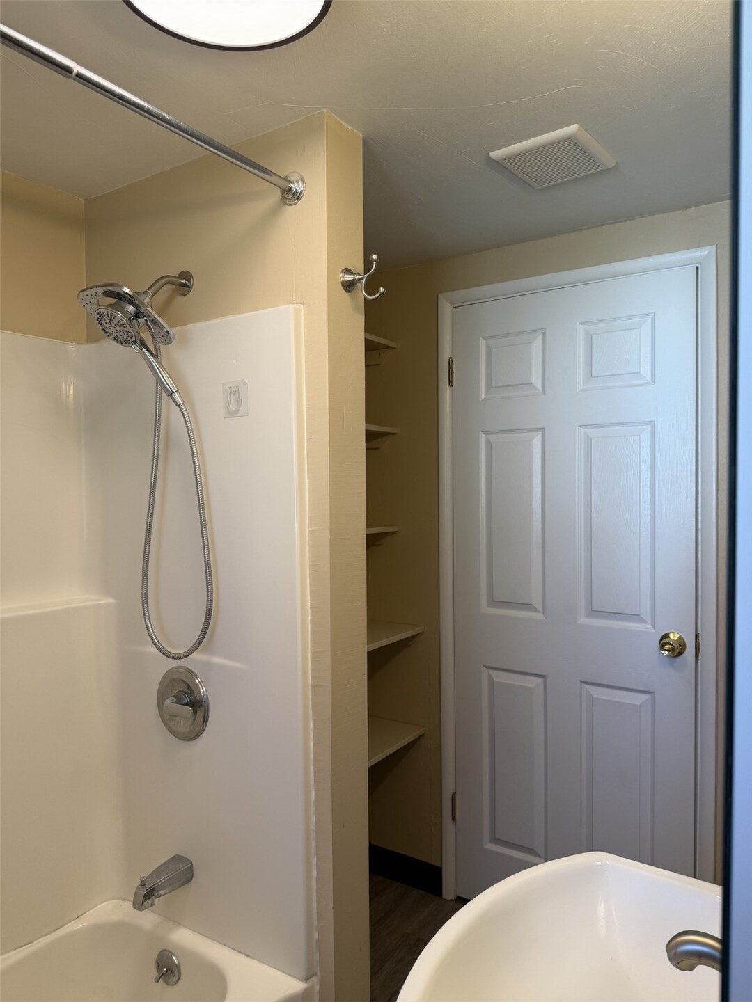 2524 Leach Court Property Photo 10