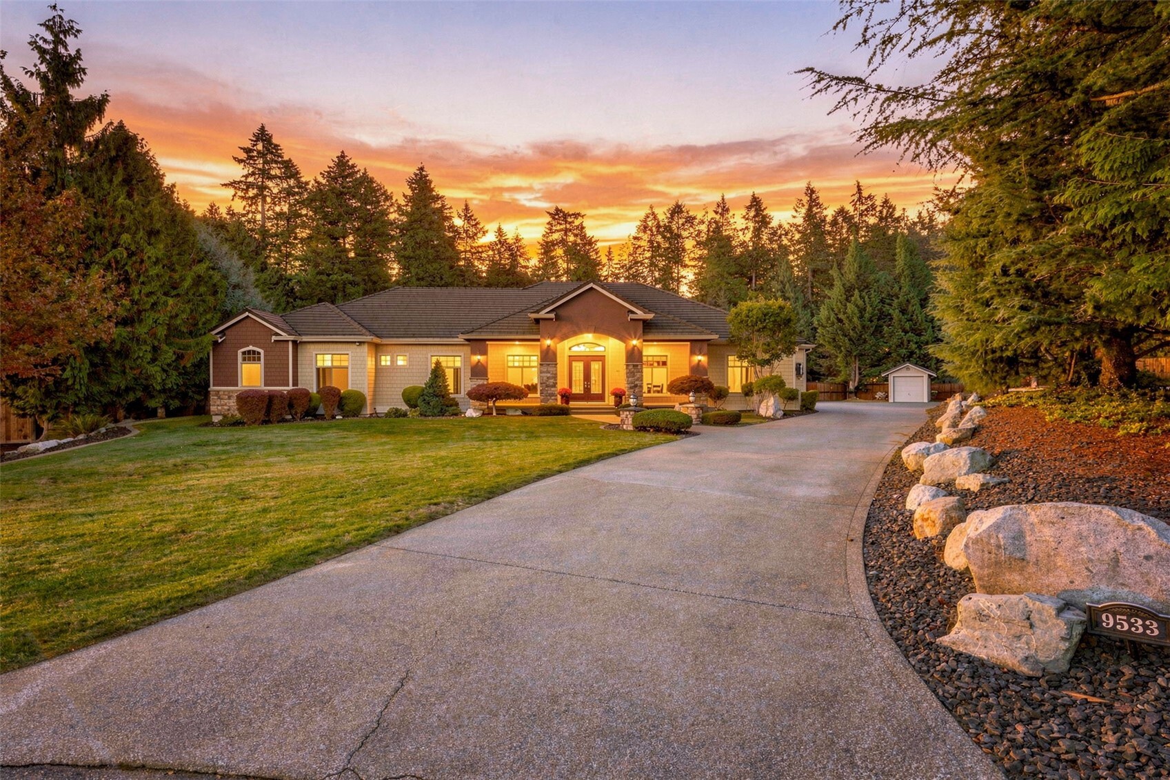 9533 39th Loop Property Photo 1