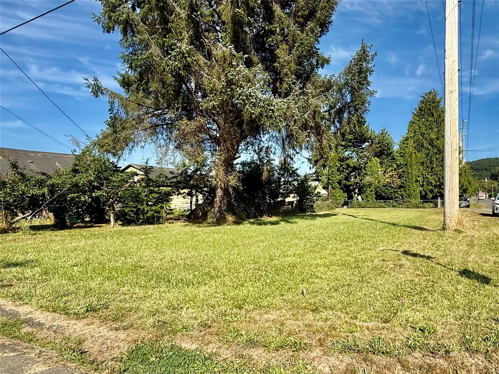 711 Queen Property Photo 1